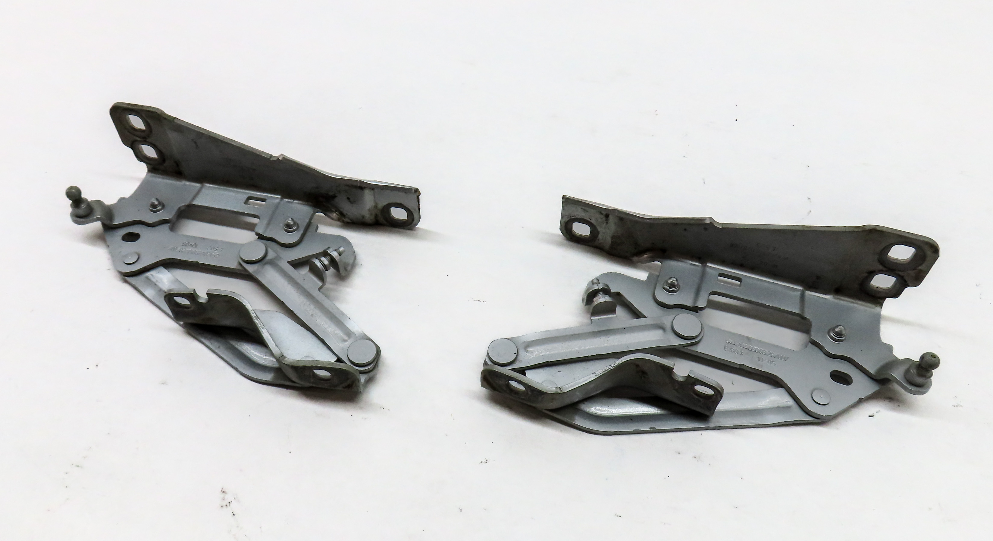 2010-2015 MERCEDES GLK CLASS (X204) LEFT & RIGHT HOOD HINGE SET 2 (Silver) — exact item pictured